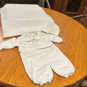 Worn once 3Piece Boy outfit w/Blanket